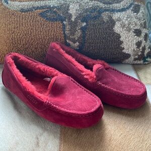UGG Women’s Slippers, size 11